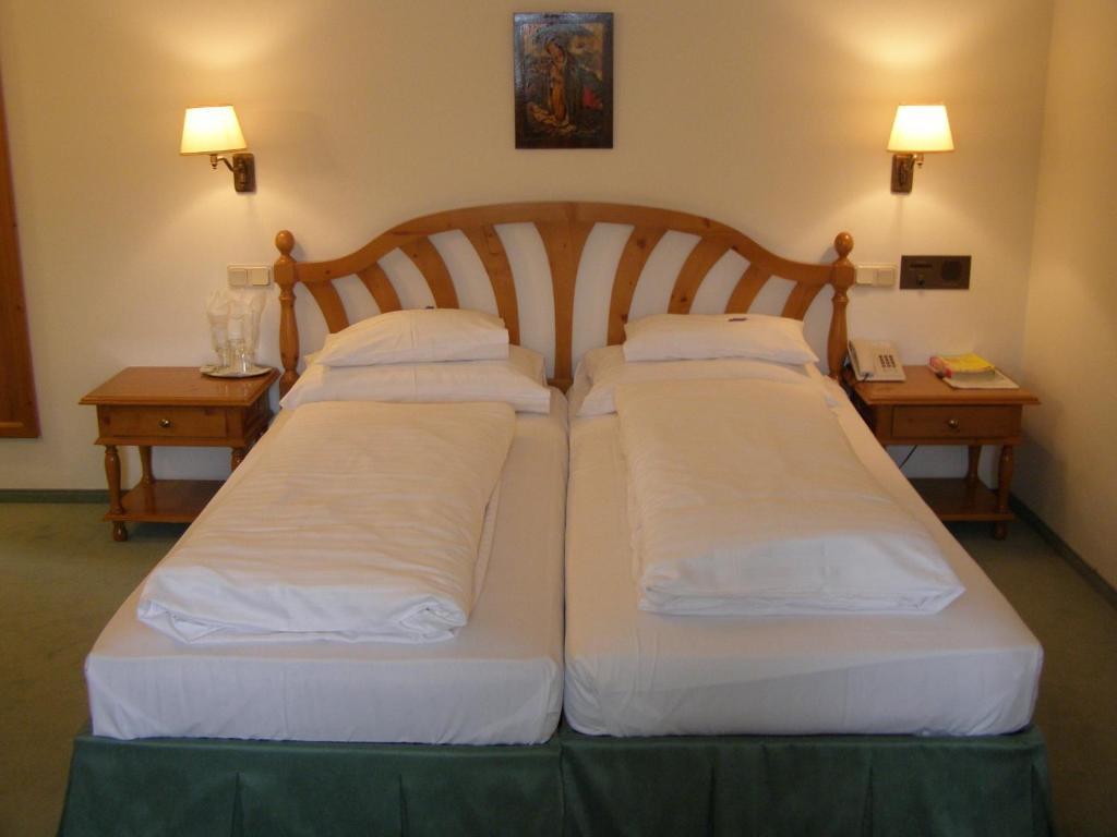 Hotel Landhaus Fuhrgassl-Huber Wien Zimmer foto
